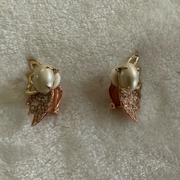 Alexis Bittar Pearl & Petal Clip on Earrings - Picture 9 of 11